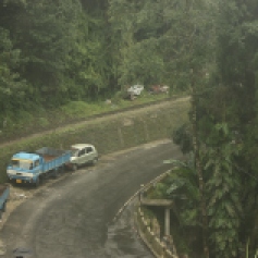 The road to Batasia Loop Homestay